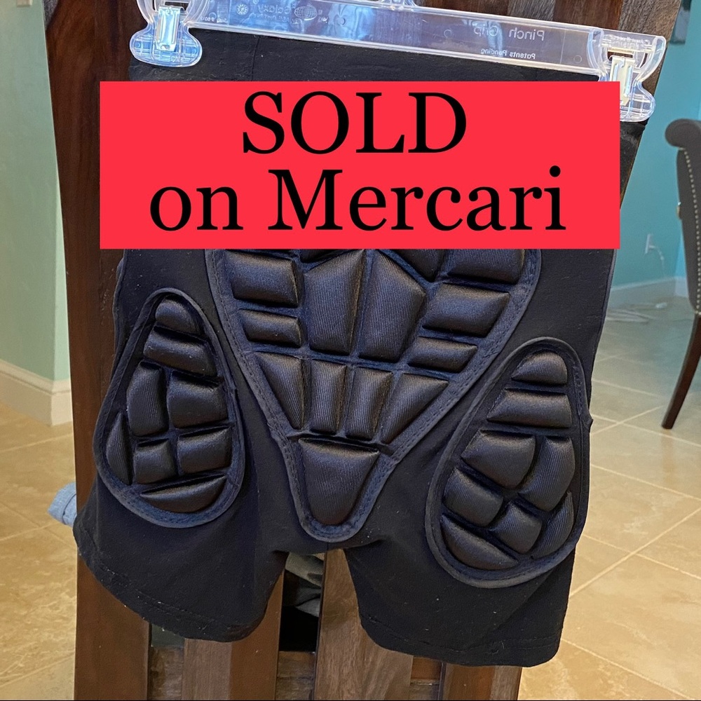 SOLDonMERCARI Snowboard Skating Impact Protection